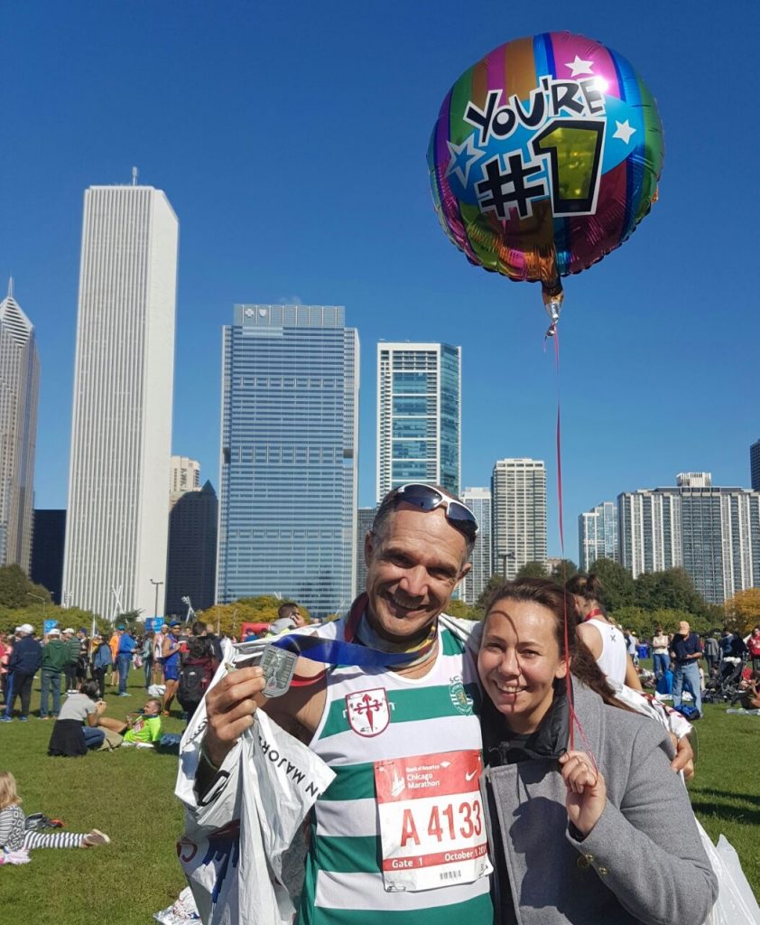 Vicent Sobrinho e a Chef Mariana Carraro na chegada da Maratona de Chicago